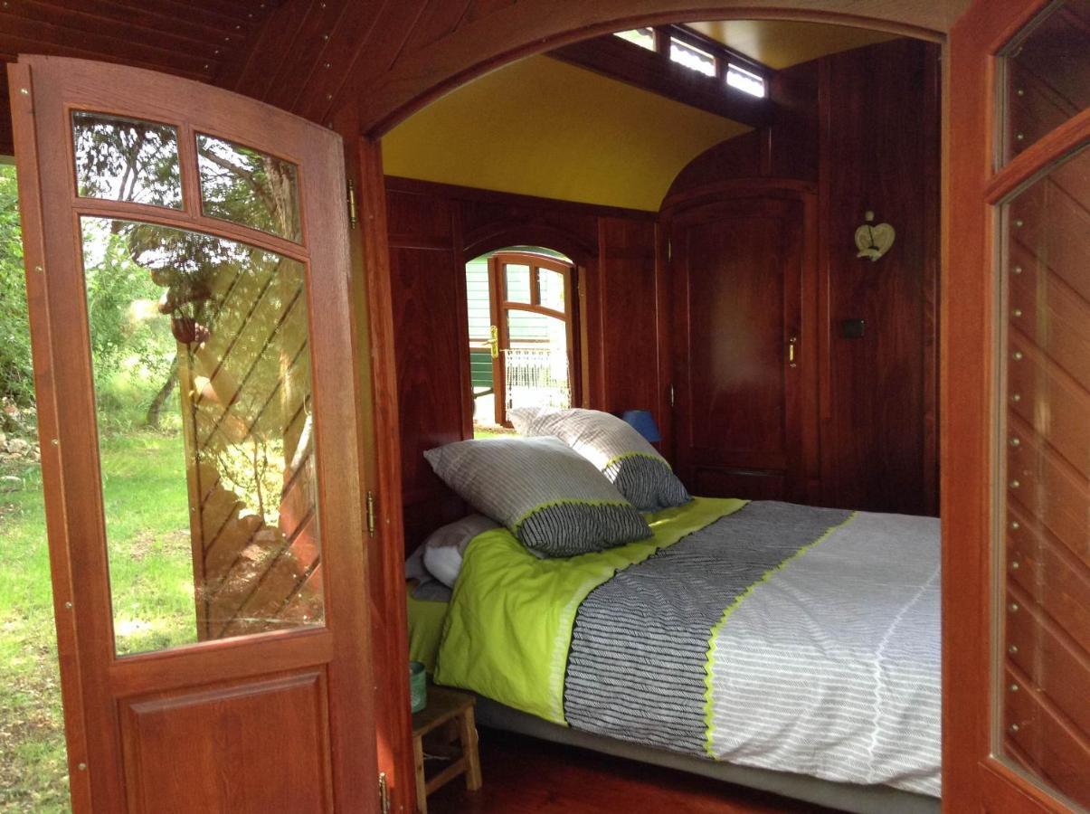 Les Roulottes Du Lot Bed & Breakfast Gramat Dış mekan fotoğraf