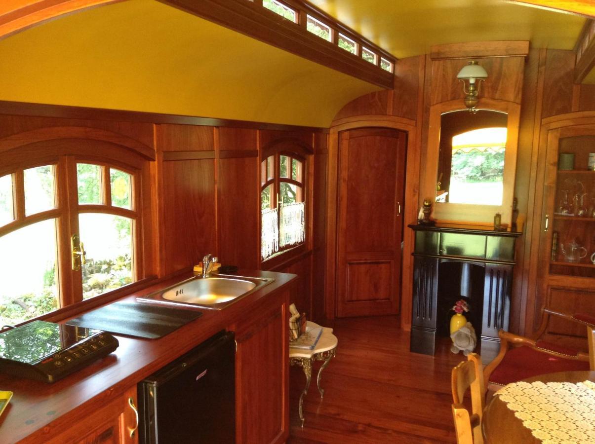 Les Roulottes Du Lot Bed & Breakfast Gramat Dış mekan fotoğraf