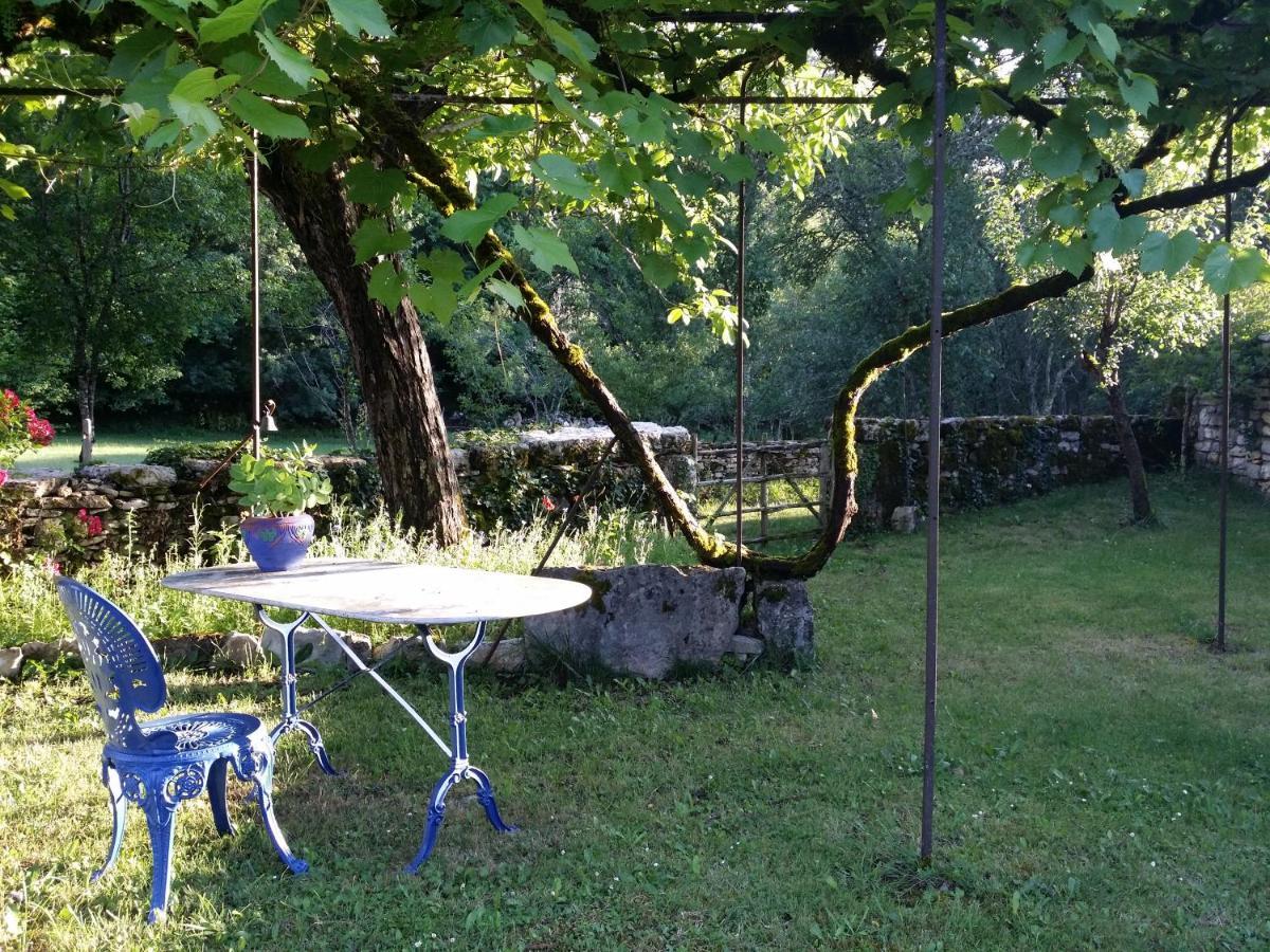 Les Roulottes Du Lot Bed & Breakfast Gramat Dış mekan fotoğraf