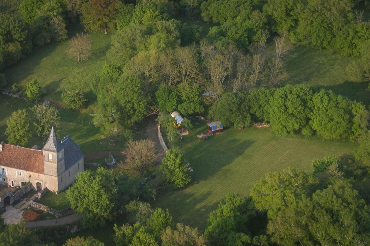 Les Roulottes Du Lot Bed & Breakfast Gramat Dış mekan fotoğraf