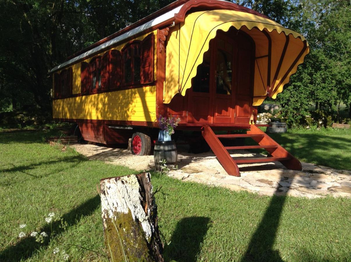 Les Roulottes Du Lot Bed & Breakfast Gramat Dış mekan fotoğraf