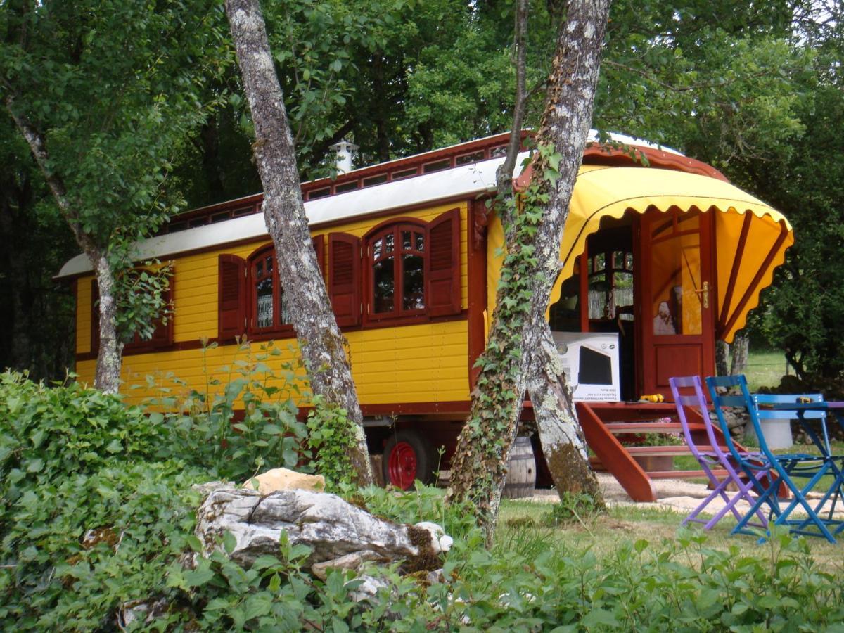 Les Roulottes Du Lot Bed & Breakfast Gramat Dış mekan fotoğraf