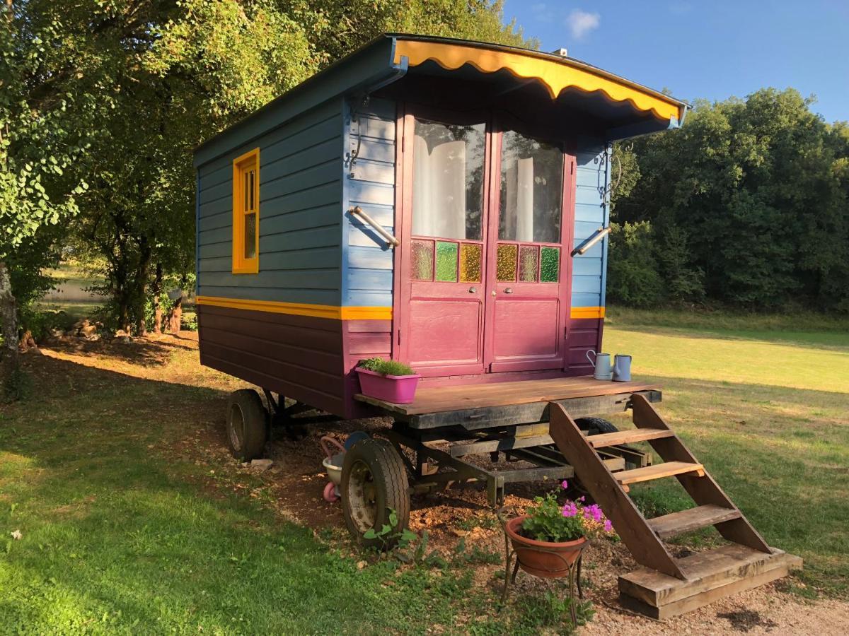 Les Roulottes Du Lot Bed & Breakfast Gramat Dış mekan fotoğraf